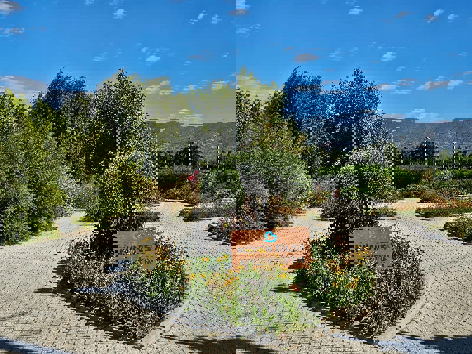 Tıbbi Bitkiler Eğitim ve Koleksiyon Bahçesi